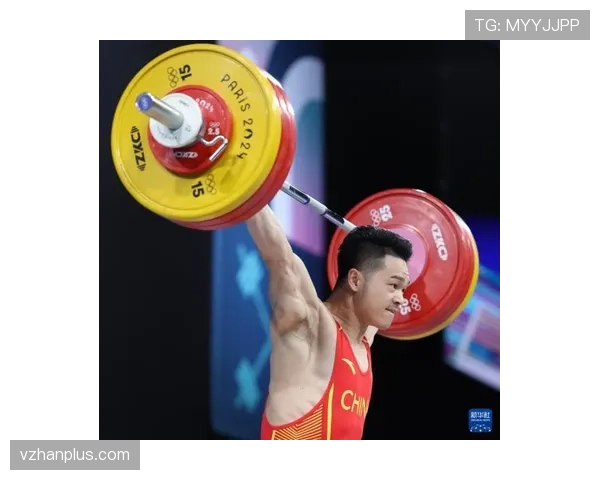 刷到石智勇下班拎菜——那袋东西估计比我一个月工资还贵，我笑不出来